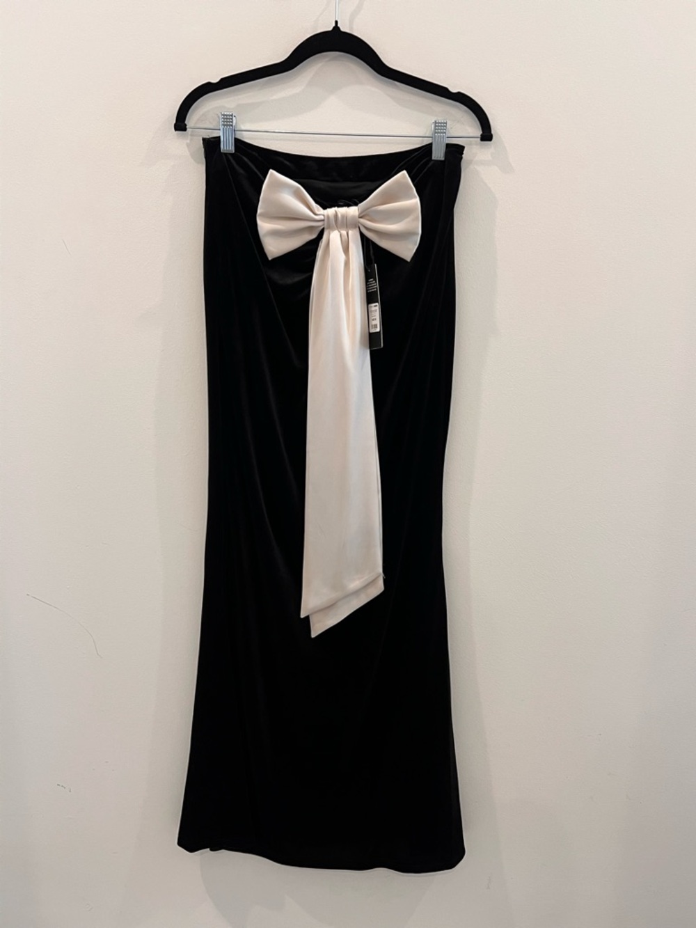 Fashion Nova Black Velvet Maxi Skirt w/ Satin Bow NWT Size M
